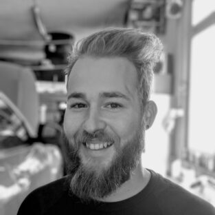 00100sPORTRAIT_00100_BURST20181101130716614_COVER